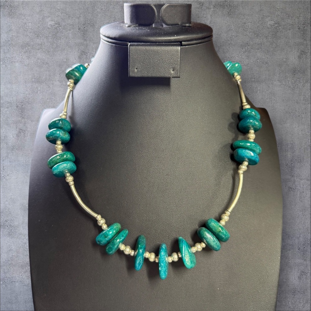 407. Vintage Dyed Magnesite Beaded Necklace with Barrel‎ Clasp